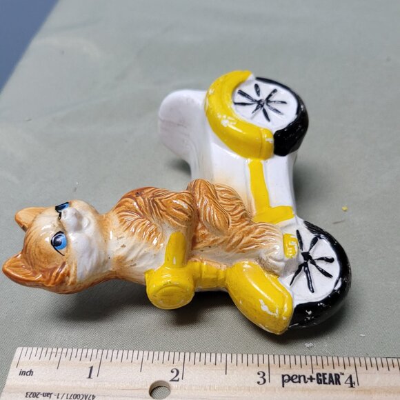 Vintage cat on a 3 wheeler shaker - Picture 2 of 10